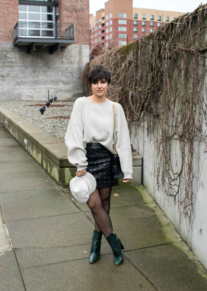 How to Wear Oversized Fishnet Tights: Outfit 1 – Rebecca In Europe