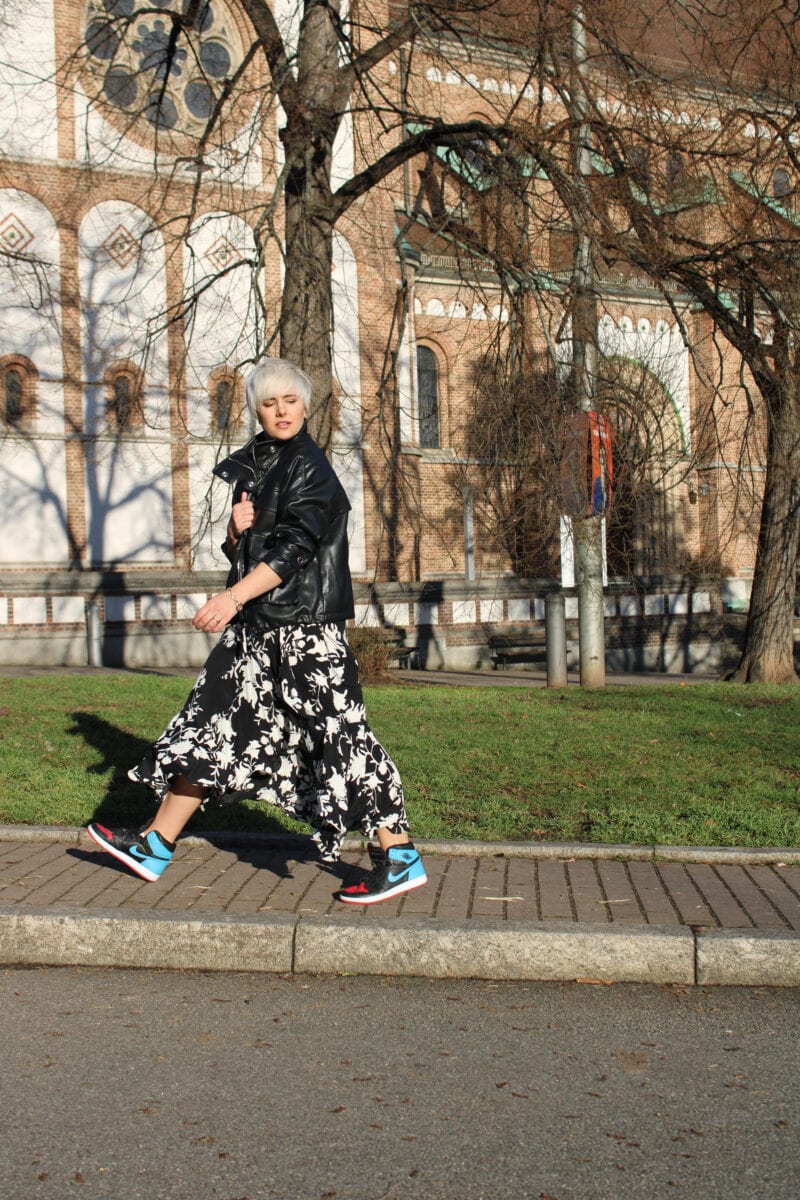 How to Wear Sneakers with Dresses- RebeccaInEurope