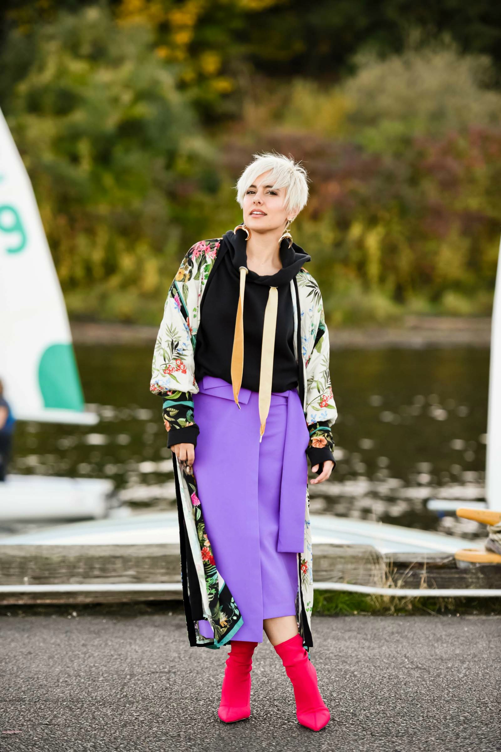 Street Style Trends: Layering a Sweatshirt Under a Kimono